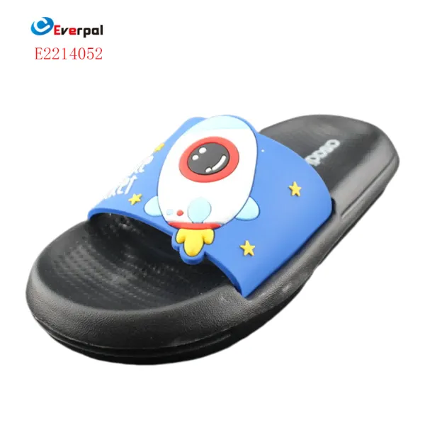 Napa Sandal Bocah Dadi Kategori Utama ing Pasar Footwear Modern?