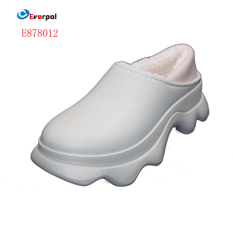 Faktor Apa sing Ngaruhi Grip lan Traksi ing Sandal Clogs Wanita?