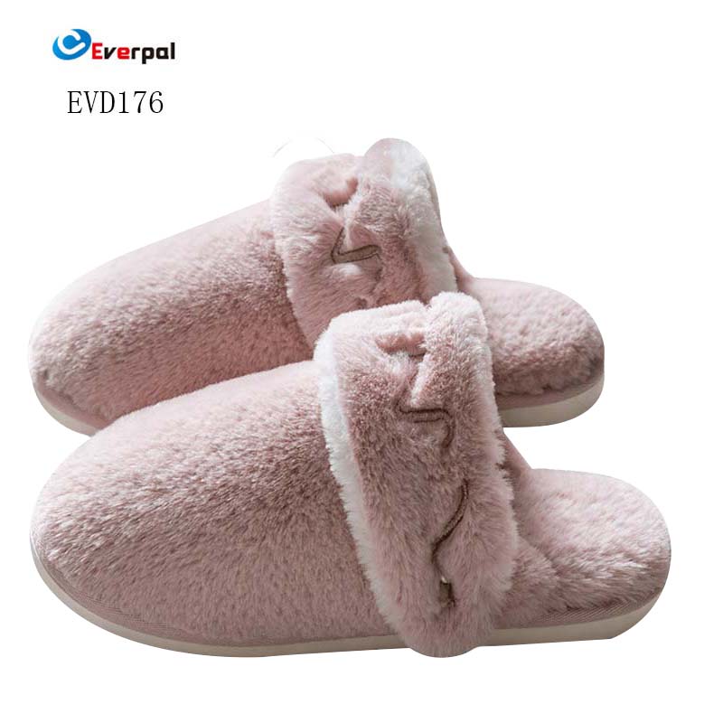 Sandal Wanita Fluffy